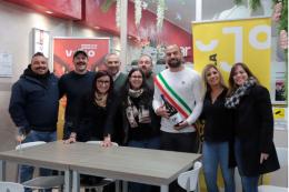 Andrea Bacchetti, il sindaco, premiato dalle Posse