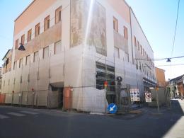 Finalmente giù quell'orrenda impalcatura
