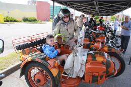 Un successo l'auto e moto raduno al Faro