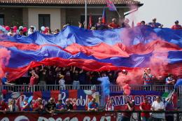 I tifosi rossoblù si scaldano per la finale