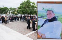 L'ultimo abbraccio a Riccardo