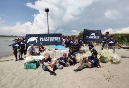 Plastic Free interviene a Spiaggia dei Gabbiani