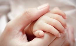 Nasce dopo l'incidente, mamma e bimbo stanno bene 