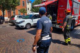 Travolta da un taxi sulle strisce: grave una donna 