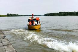 House Boat si incaglia, 56 turisti trasbordati