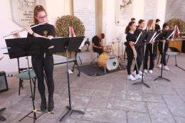Piazze, sale e strade del centro piene di musica e canzoni