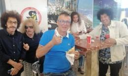 Bobo "duetta" coi Cugini di Campagna, e Cavallari risponde con Benigni