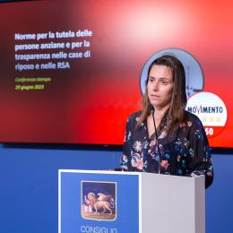 Una legge per tutelare gli anziani