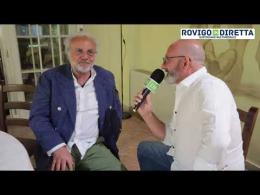 Jerry Calà incanta Palazzo Rosso, "50 anni sul palco e rifarei tutto"