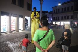 Iniziano i saldi, e il centro si riempie 