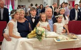 Cinquant'anni d'amore e una grande famiglia: paese in festa per Lucio e Donatella