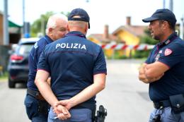 Il treno lo investe, tragedia sulle rotaie