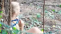 Si incatena agli alberi contro l'abbattimento
