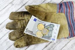 “Salario minimo: sì, per pari dignità”
