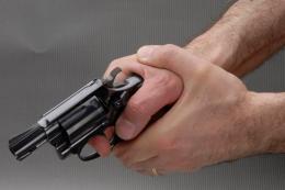 Velox distrutto a revolverate, ormai è una rivolta
