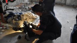 Blitz dei Carabinieri, sgomberato l'edificio occupato ai Bacini