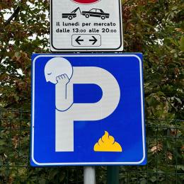 In città spunta un curioso cartello