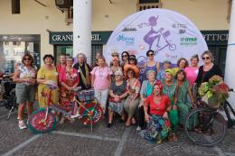 Donne in bici, colorate per i diritti