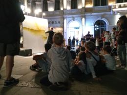 Westerman dipinge dal vivo in piazza