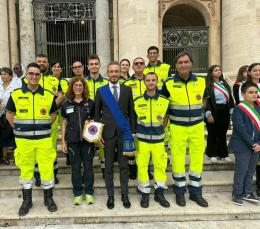 Papa Francesco accoglie i nostri angeli in giallo