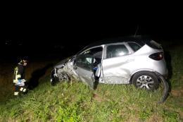 Inferno sulla strada arginale, auto vola giù dalla scarpata