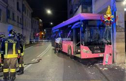 Un altro autobus si schianta a Mestre: 13 feriti