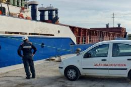 Irregolarit&agrave; a bordo, fermata nave