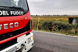 Paura a Villanova del Ghebbo, un'auto vola fuori strada