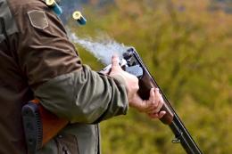 Gli sparano in faccia: ragazzino ferito gravemente dai cacciatori