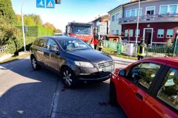 Botto al semaforo, il traffico impazzisce