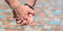 "Licenziato perché gay": l'accusa