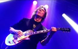 Torna a Padova il leggendario chitarrista dei Genesis: Steve Hackett 