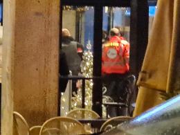 Paura in centro, uomo entra nel bar armato di coltello