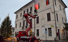 La befana in fiamme, nel palazzo municipale!