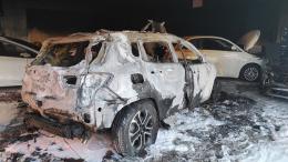 Incendio nel concessionario, bruciate le auto
