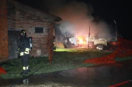 Camper distrutto dalle fiamme a Borsea
