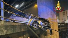 Incredibile: rimane in bilico sul cavalcavia della strage 