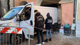 Assalto nella notte alla gioielleria in piazza
