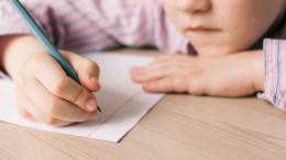 Un quaderno garantito anche ai bimbi che hanno meno
