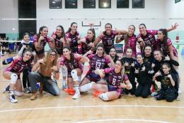 Volley Lions Clodia "schiaccia" Peschiera