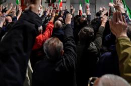 Saluto romano per la Giornata del ricordo, è polemica