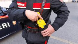 Panico all'IperTosano, 47enne immobilizzato col taser