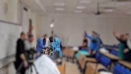 Medici ballano durante l'autopsia: scoppia la polemica