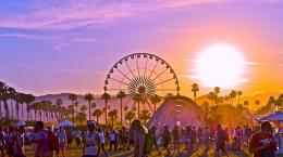 Nelly Furtado al Coachella: caduta, risate e un taglio al pollice