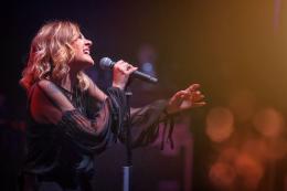 Brenzone , arriva Irene Grandi