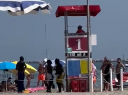 Follia in spiaggia, aggrediti i bagnini