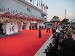 Angelina Jolie incanta Venezia: la sua Maria Callas conquista critica e pubblico