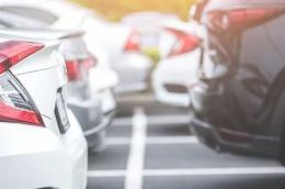 Incidente in uscita da un parcheggio: chi è responsabile e come tutelarsi