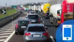 Colpito da arresto cardiaco, muore bloccato nel traffico