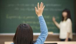 Prof fantasma: in tre anni sempre assente